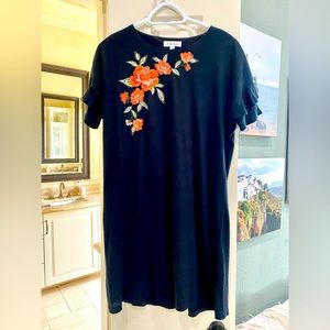 Short sleeve dress with embroidery